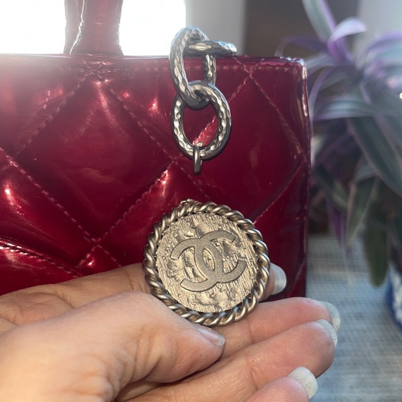 CHANEL Medallion Tote custom dyed with card, medallion pull, sticker in tact - Picture 4 of 17